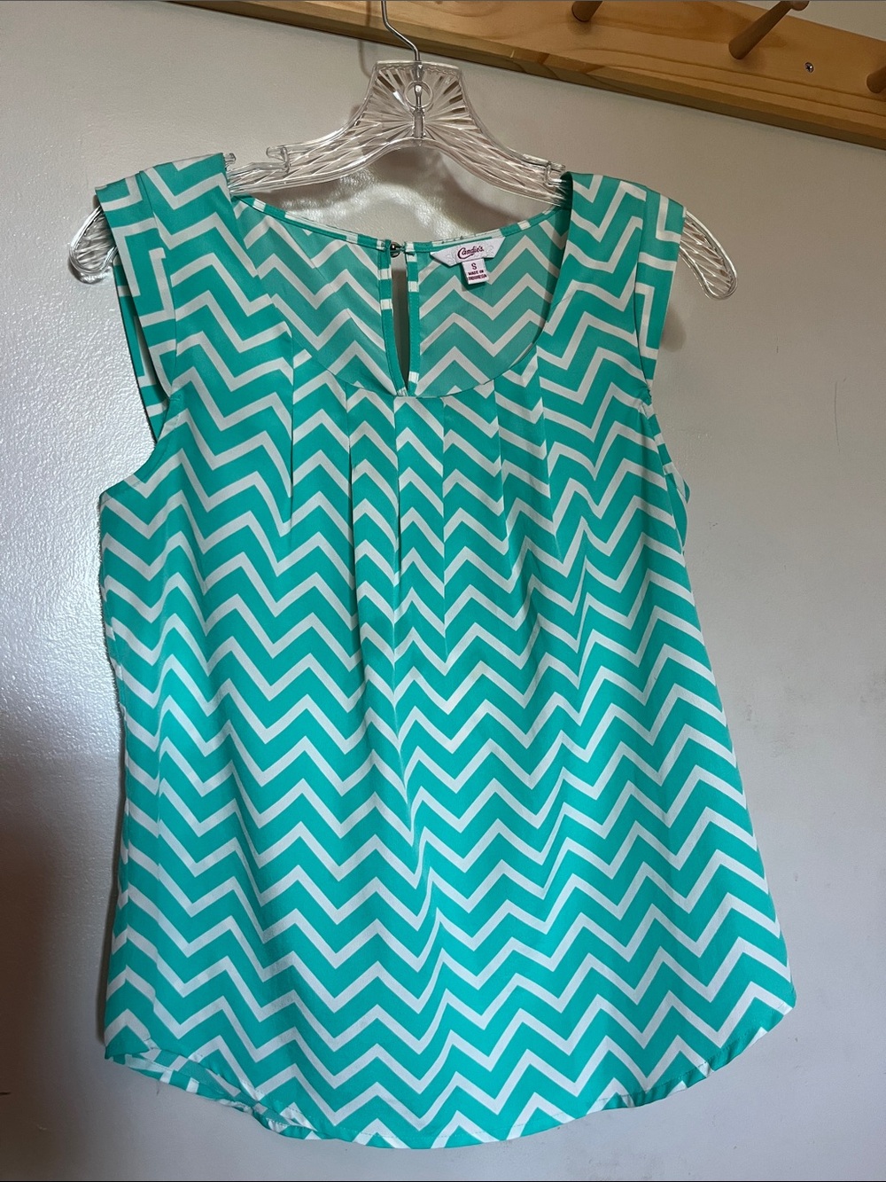 Candie's Aqua and White Chevron Sleeveless Top - Picture 4 of 5